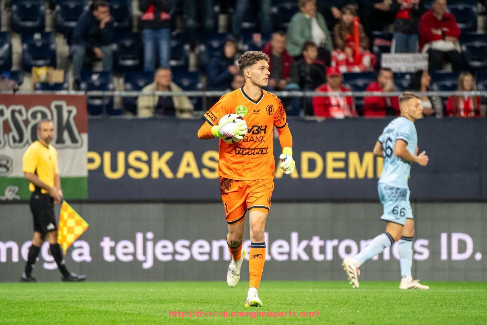 球盟会官网-世俱杯中场压制型球员的防守覆盖范围与跑动能力对比